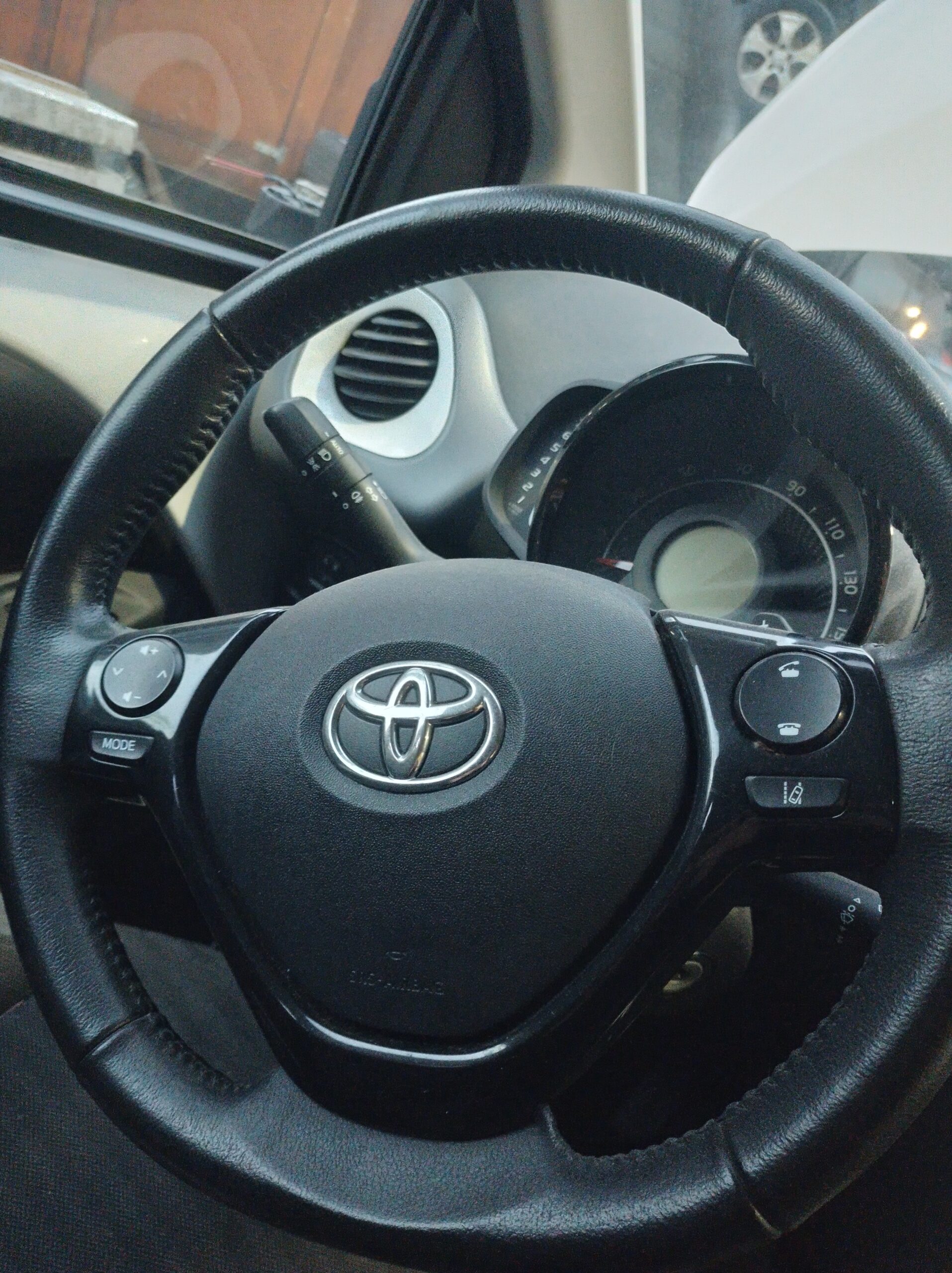 VOLANTE CON COMANDI (SENZA AIRBAG) TOYOTA AYGO 1.0B - (18 + ) - '19