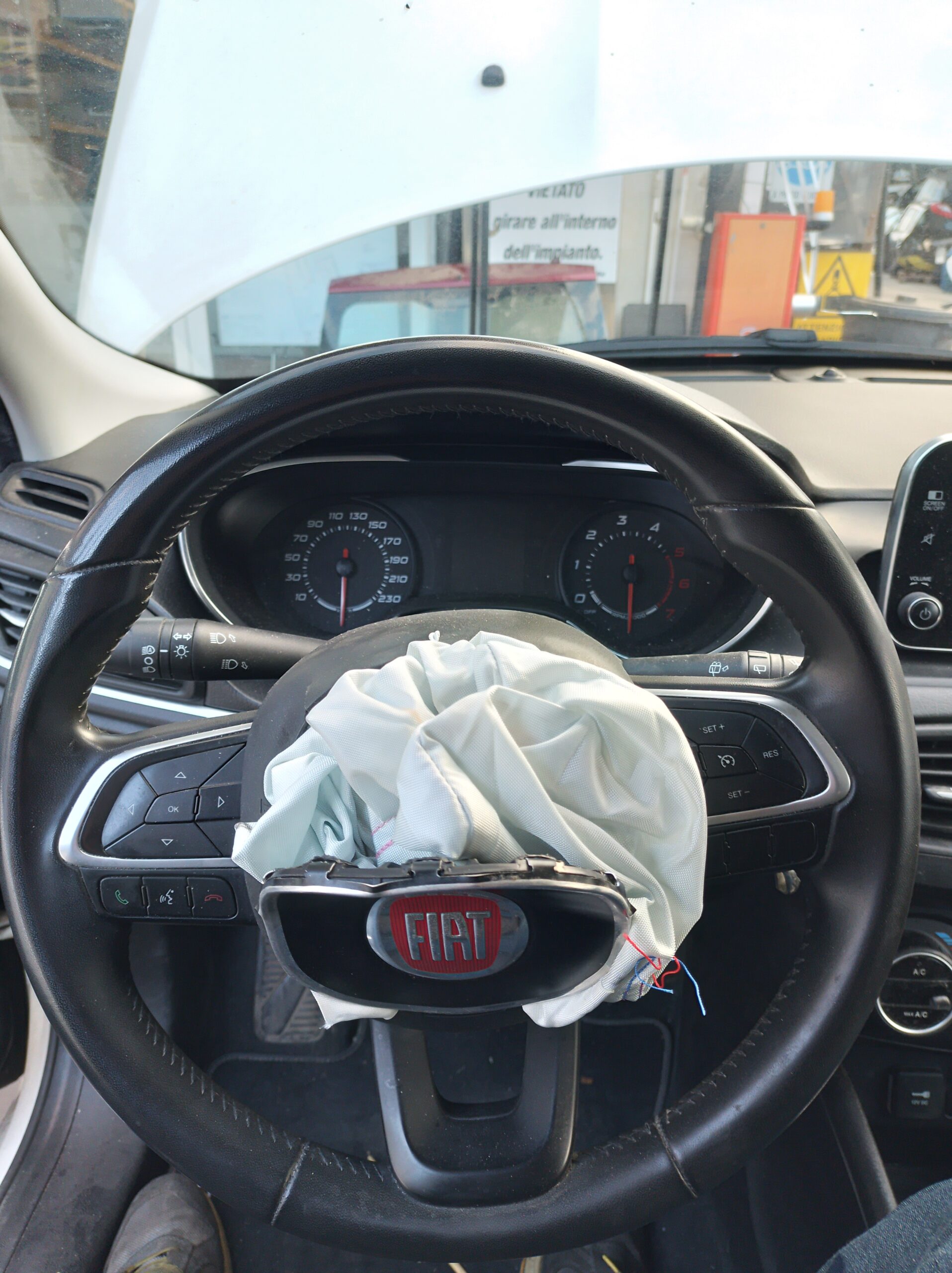 VOLANTE CON COMANDI FIAT TIPO (6J) - (15 + ) - '17 (SENZA AIRBAG)