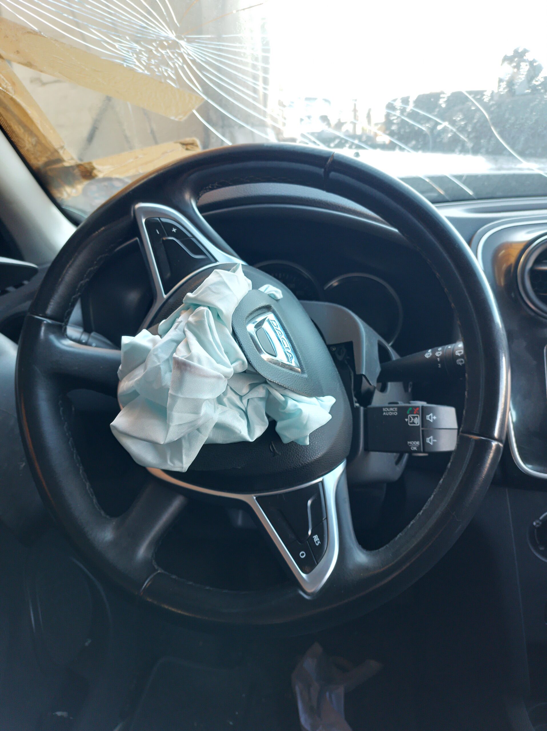 VOLANTE CON COMANDI DACIA SANDERO STEPWAY - (12 +) - '19 (SENZA AIRBAG)