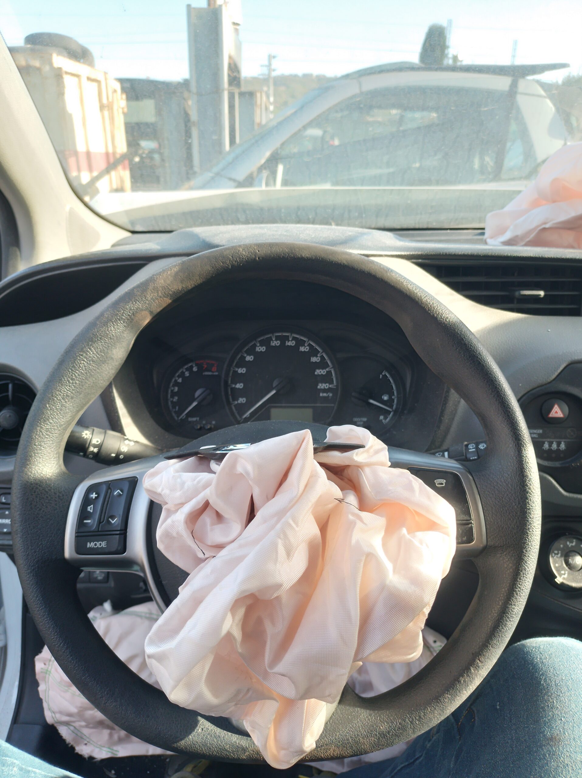 VOLANTE CON COMANDI TOYOTA YARIS - (17 + ) - '18 (SENZA AIRBAG)