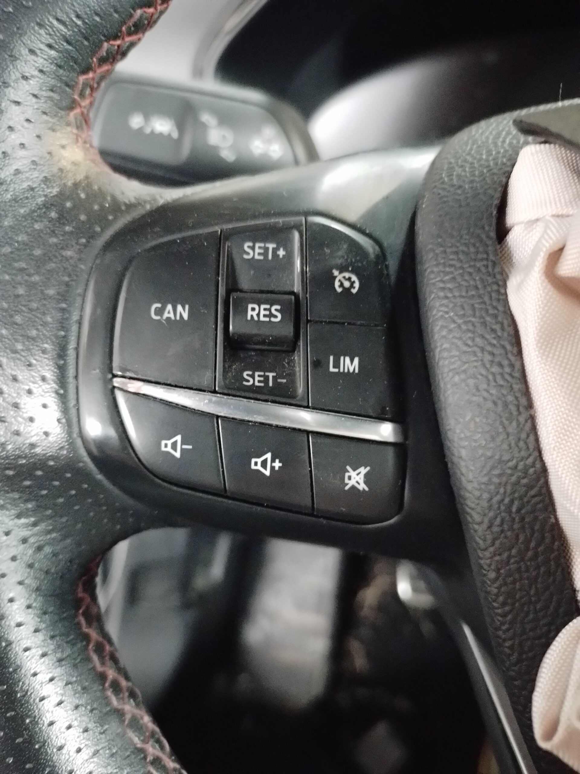 VOLANTE CON COMANDI FORD FOCUS - (CGE) - (18 + ) - '19 (SENZA AIRBAG) - immagine 6